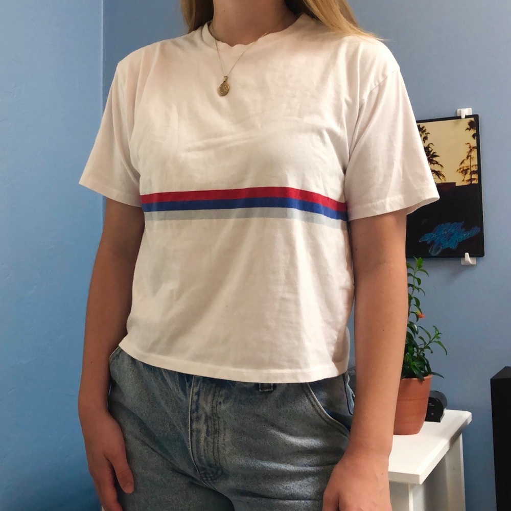 BRANDY MELVILLE GRAPHIC TEE